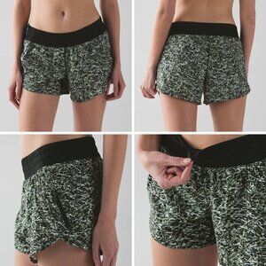 Lululemon Tracker Short IV in Mini Ripple Desert Olive Fatigue Green, Size 6